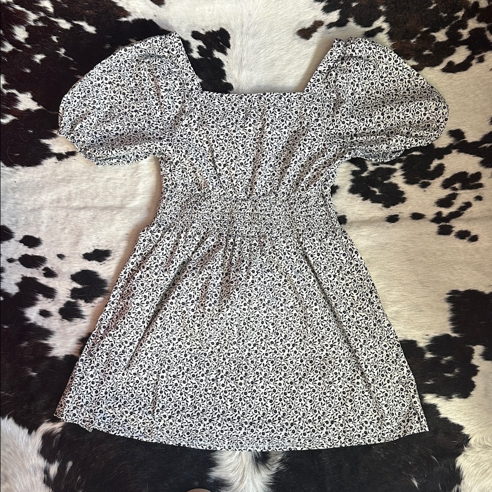 Black and White Floral Mini Dress with Empire Sleeves Size Medium Old Navy - Picture 8 of 8